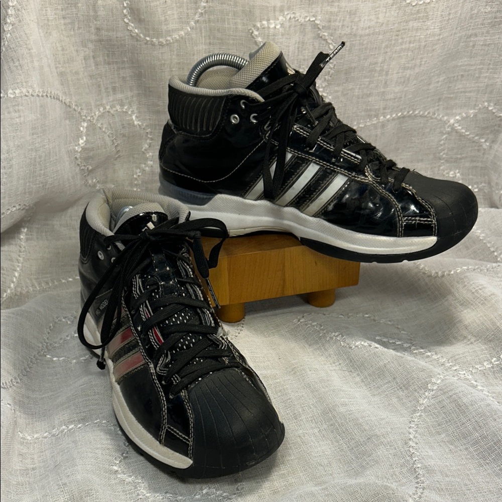 Adidas pro Model classic sleek sneakers